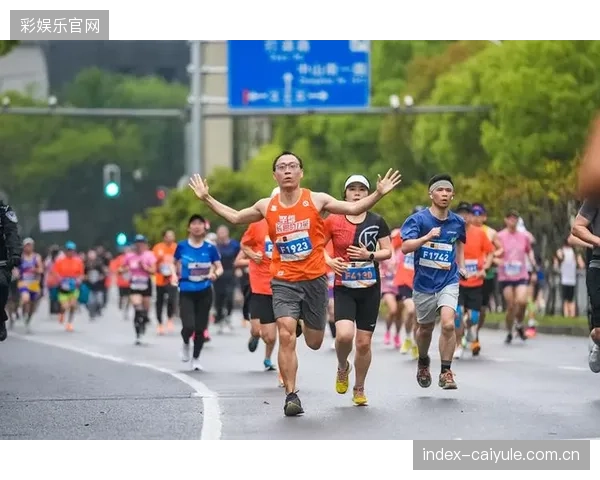 政府的体育赛事扶持资金，过多地流向了大型、成熟的马拉松赛事，挤压了创新型小众项目的生存空间